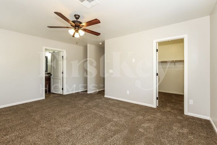 Building Photo - 2722 E Cactus Rd