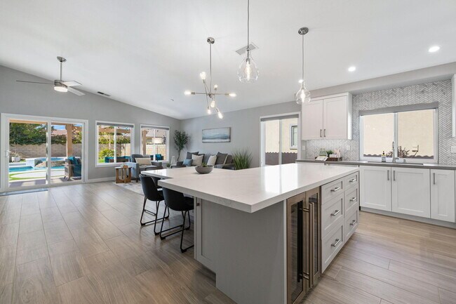 Building Photo - 49771 Lincoln Dr