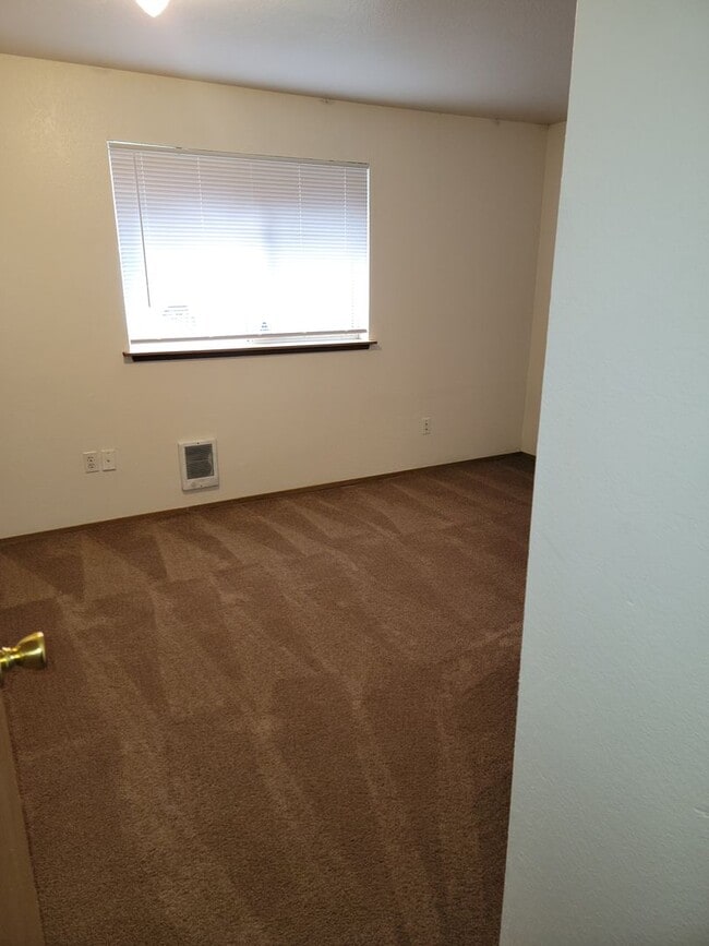 Building Photo - 5805-07 Mt Tacoma