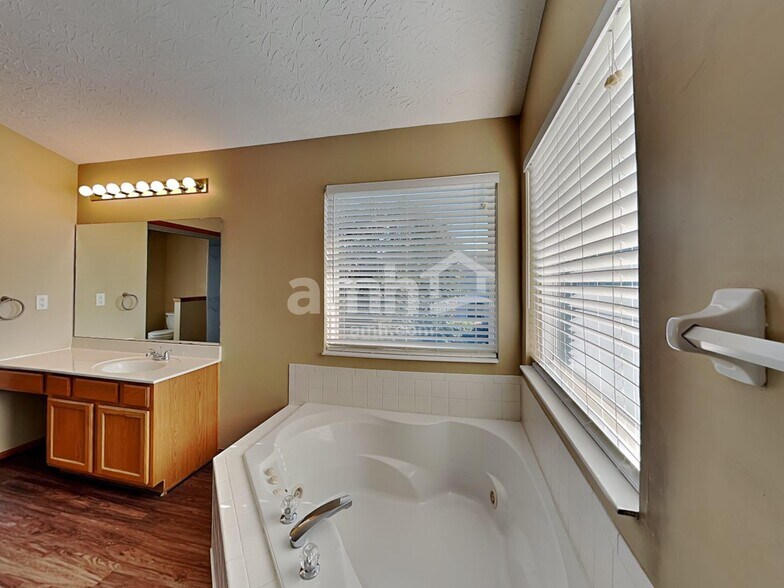 Building Photo - 55 Saddle Creek Ln