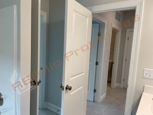 Building Photo - Spacious 4 Bedroom, 3 Bathroom Home w/ 2-C...
