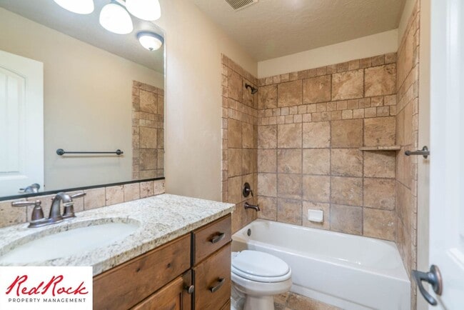 Building Photo - 3 Bedroom Townhome In Southgate Community