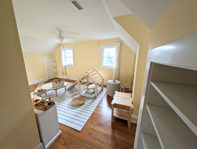 Building Photo - 7200 Airlie Pl