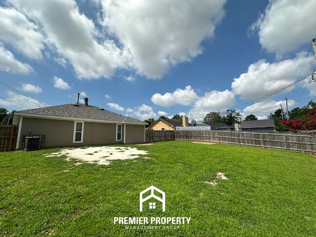 Building Photo - Charming 3BR/2BA Near Southwind | High Vaulted Ceilings, Hardwood Floors & Fireplace