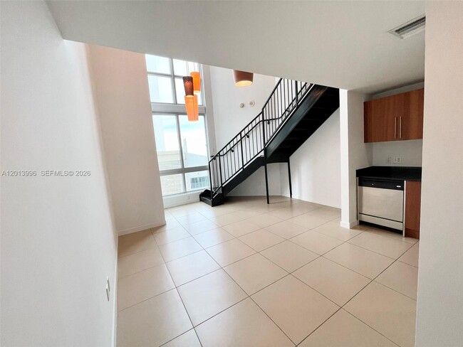 Building Photo - 300 S Biscayne Blvd