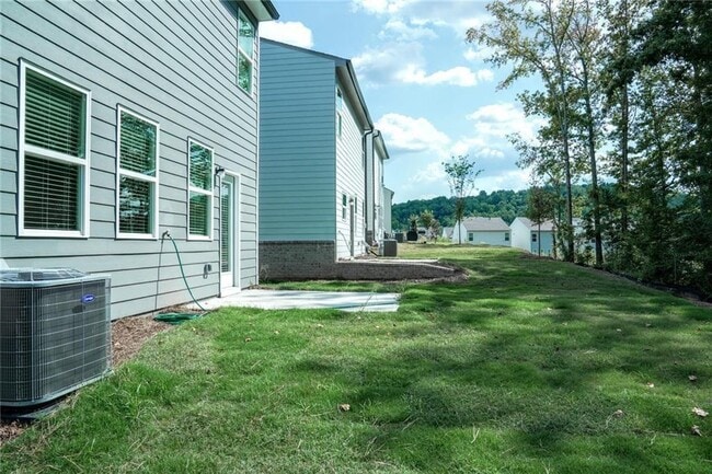 Building Photo - 79 Pineview Dr