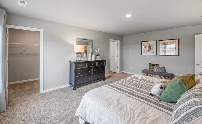 Building Photo - 2569 SE Hawkins Ave