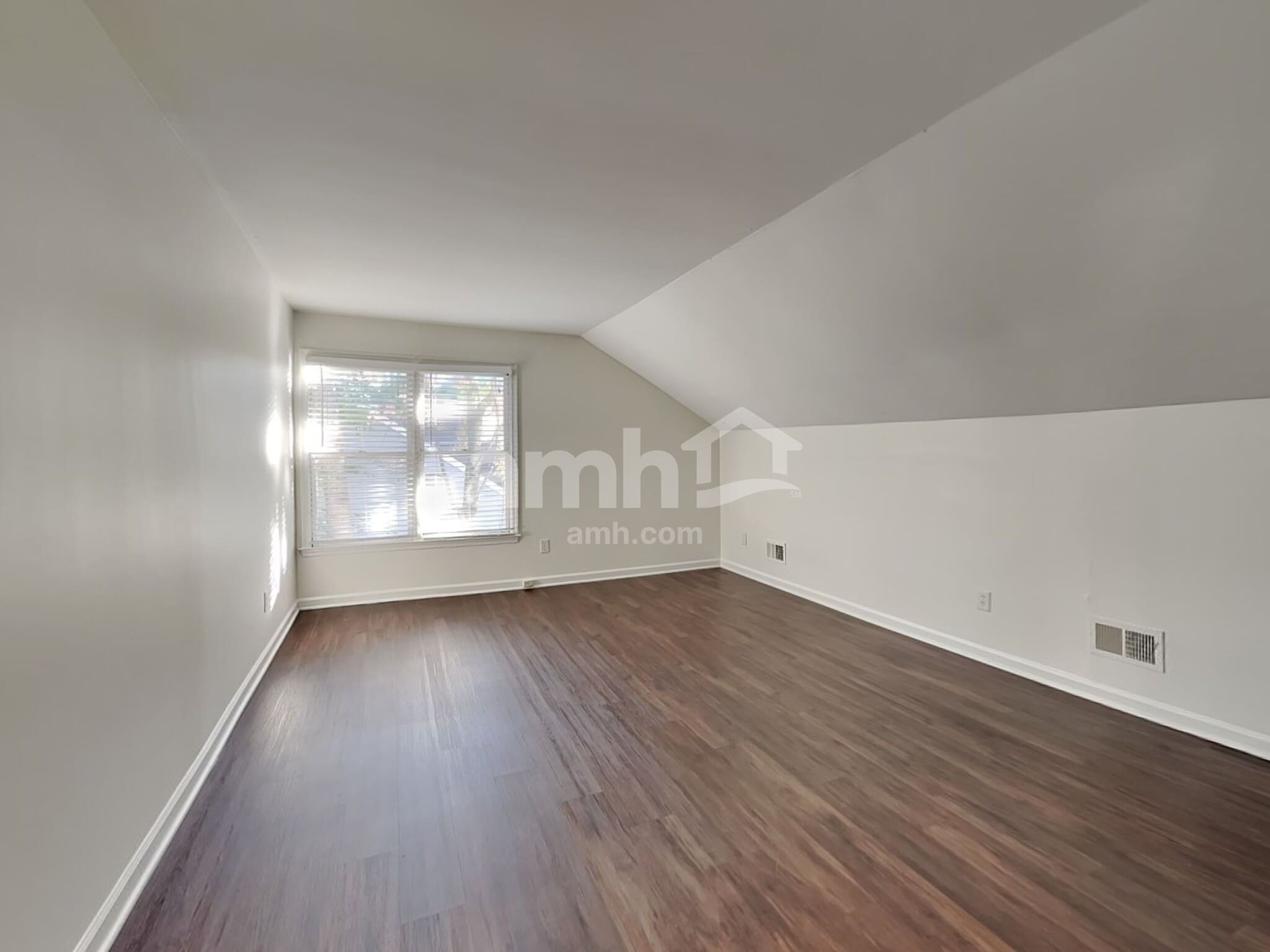 Building Photo - 1305 Groveland Trl