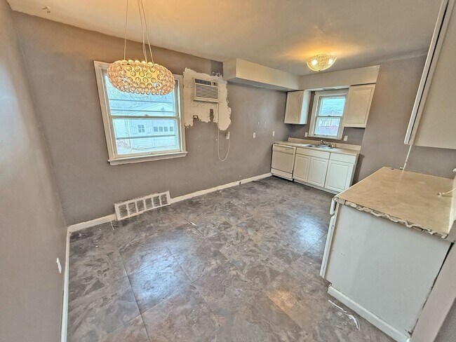 Building Photo - Convenient Showings — No Appointment Needed!
