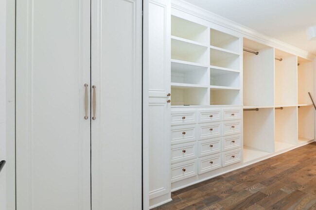 Building Photo - Beautiful Home in Nichols Hills + 3 bedrooms