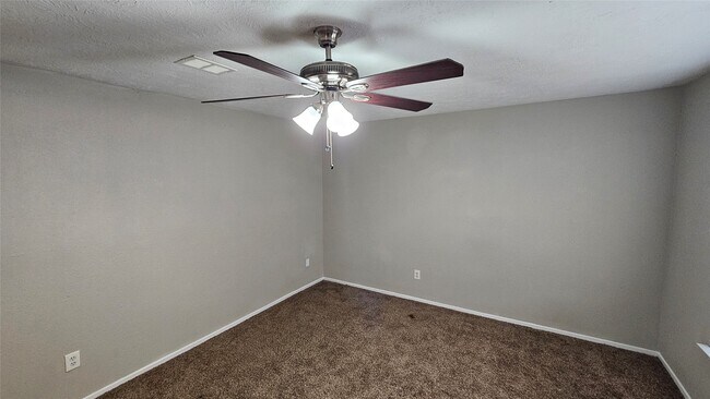 Building Photo - 18015 Autumn Hills Dr
