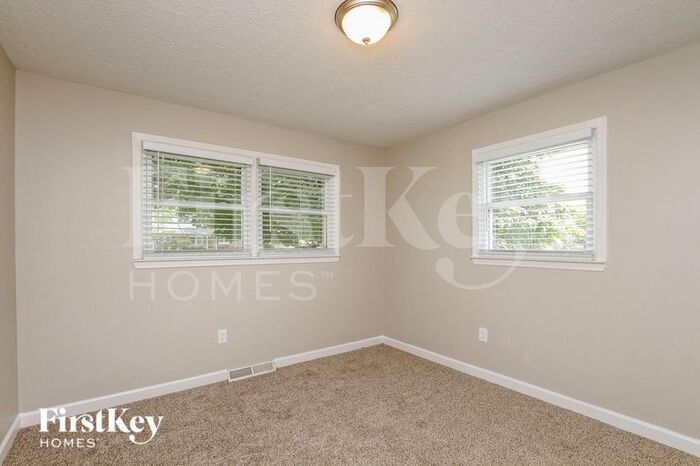 Building Photo - 6235 Lynwood Dr NW