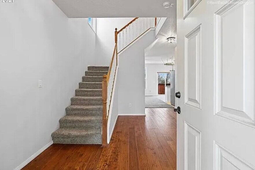 Building Photo - 5615 NE 75th Ave