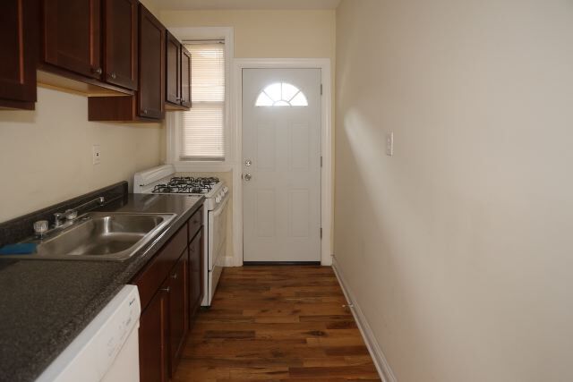 Building Photo - 650 W Barry