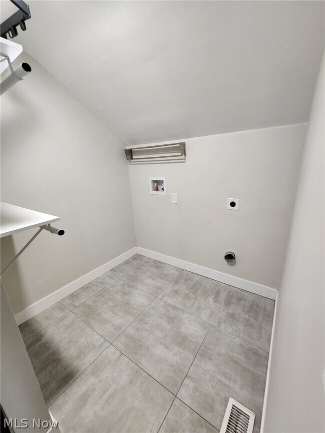 Building Photo - 2536 Claver Rd