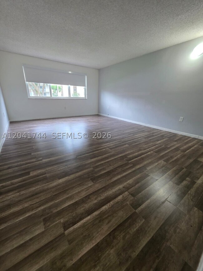 Building Photo - 6930 Miami Gardens Dr