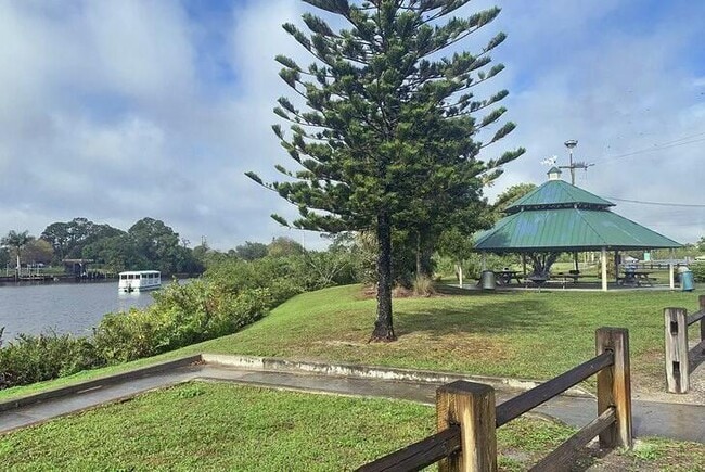 Building Photo - 200 Intracoastal Pl