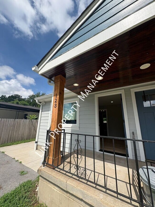 Building Photo - 123 Sequoia Dr