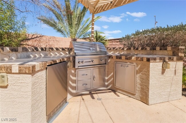 Building Photo - 9592 Staff Ln