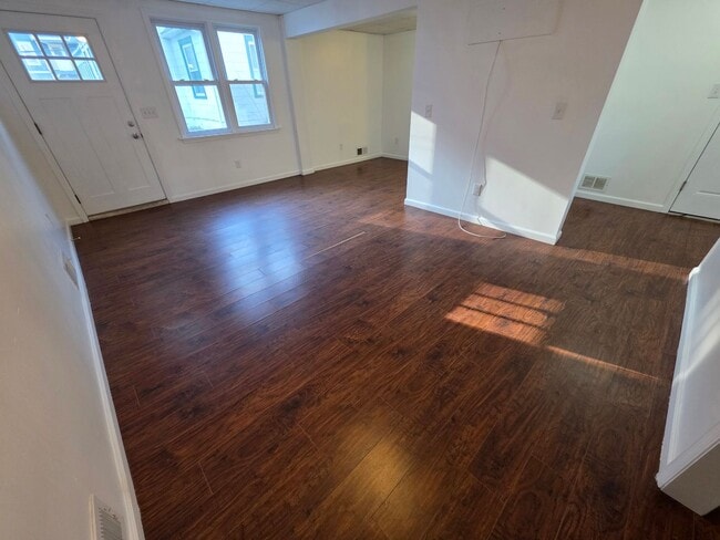 Building Photo - 83 Hudson St