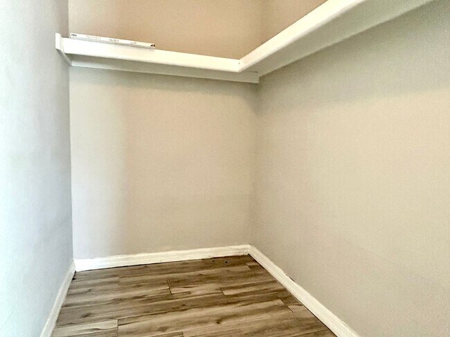 Building Photo - 2260/2262 Stella St.