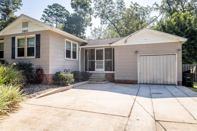 Building Photo - Gorgeous Home Located in Betton Hills, in ...