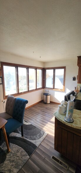 Building Photo - 807 Chicago St