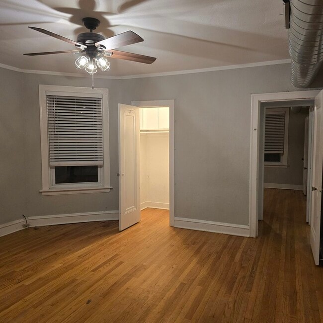 Building Photo - 7529 N Claremont Ave