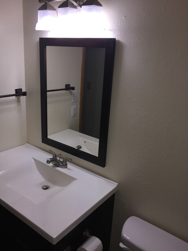 Building Photo - 2038 S Fairway Ave