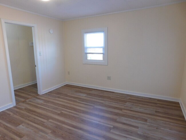 Building Photo - 423 Bouy St
