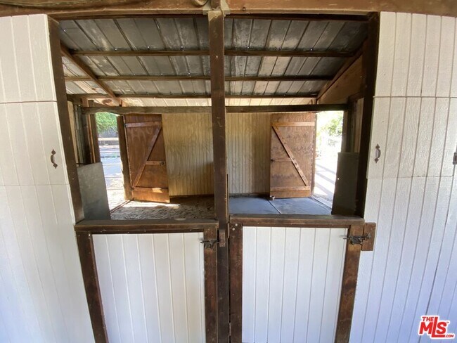 Building Photo - 1343 Rancho Ln