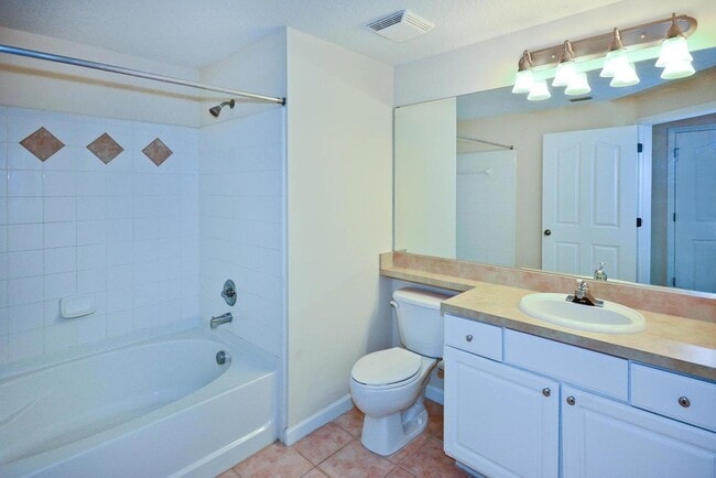 Building Photo - 6203 Myrtlewood Cir W