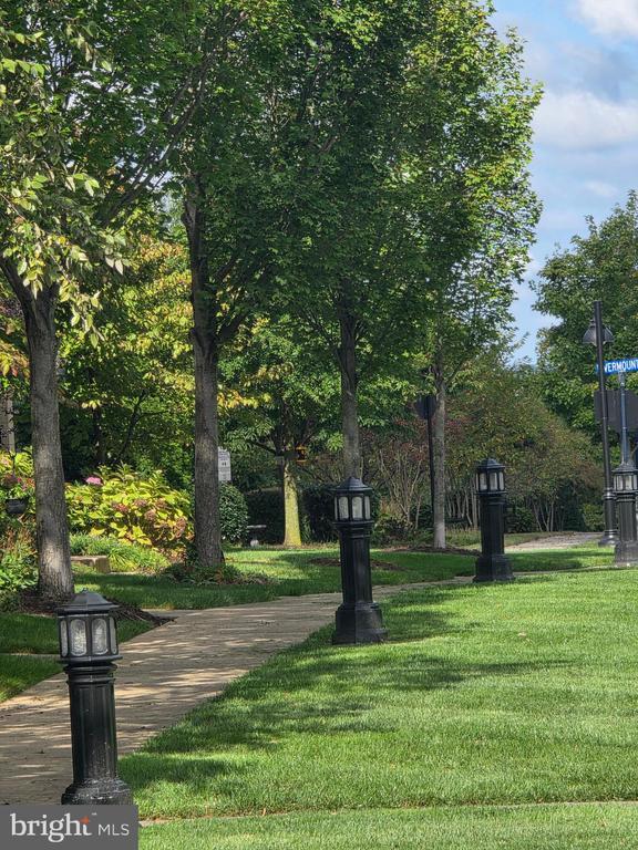 Building Photo - 724 Sentry Square