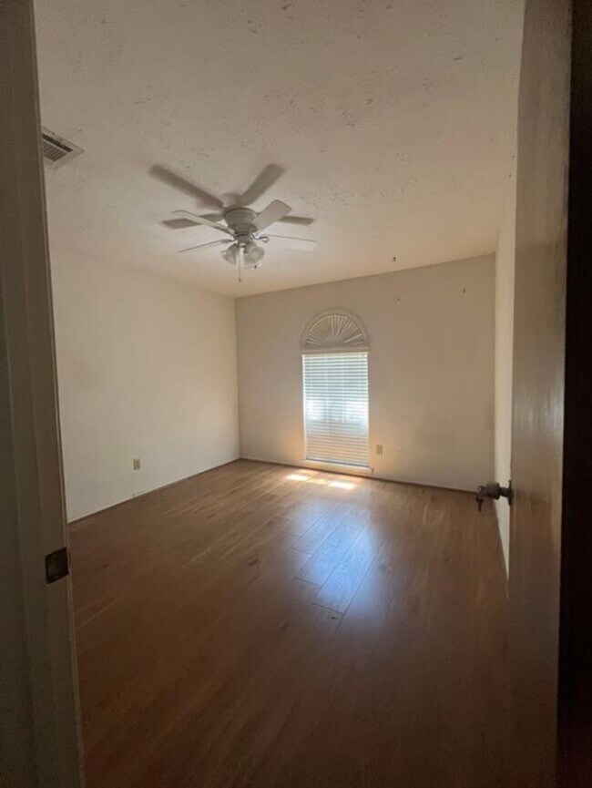 Building Photo - 3119 Jenny Dr