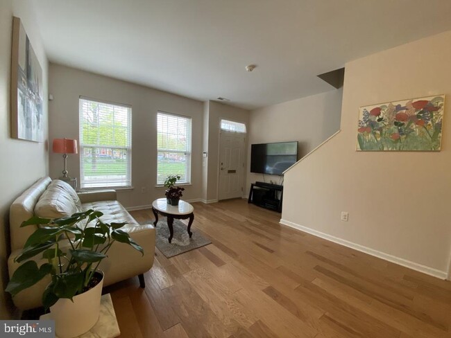 Primary Photo - 1213 Clymer St