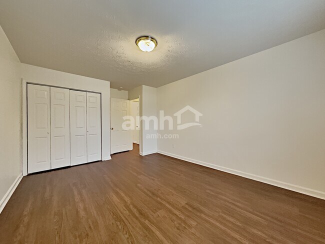 Building Photo - 815 Dowry Lane