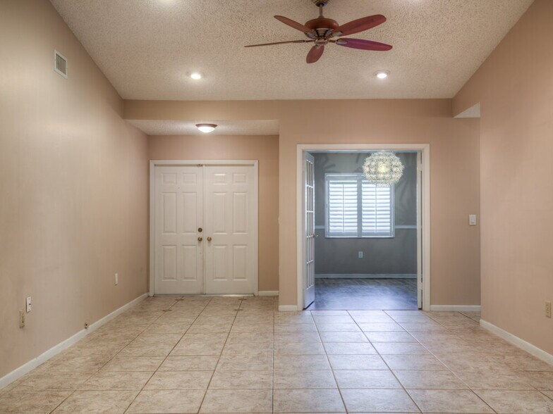Building Photo - 4900 NW 56th St
