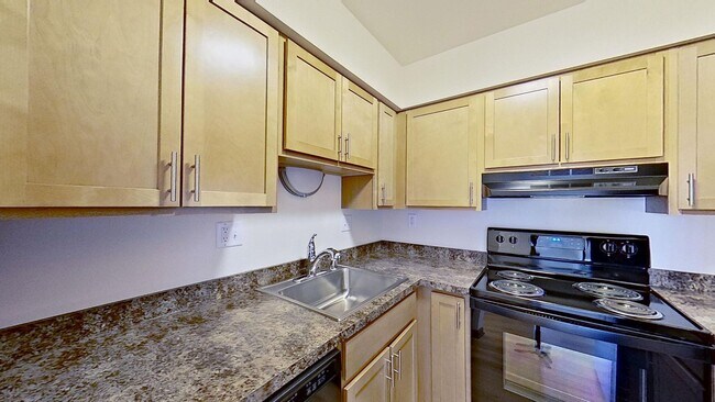 Building Photo - Lower 1 Bedroom 1 Bathroom Apartment Available