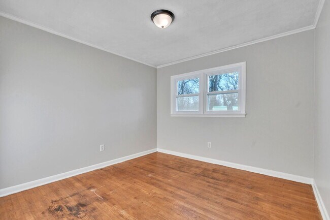 Building Photo - Freshly Updated 2BR / 1BA Single-Level Duplex $1125/mo rent