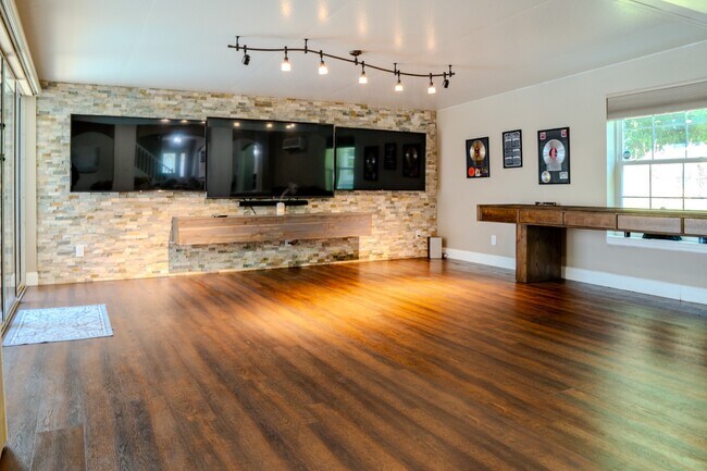 Building Photo - 33721 Spring Dr