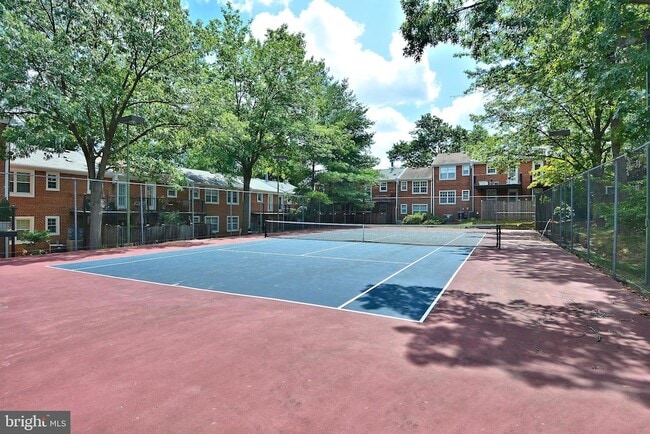 Building Photo - 2623 S Walter Reed Dr