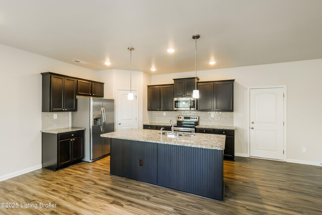 Building Photo - 7907 Cascade Falls Cove