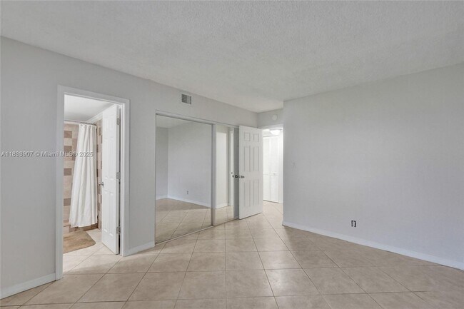 Building Photo - 106 Gardens Dr