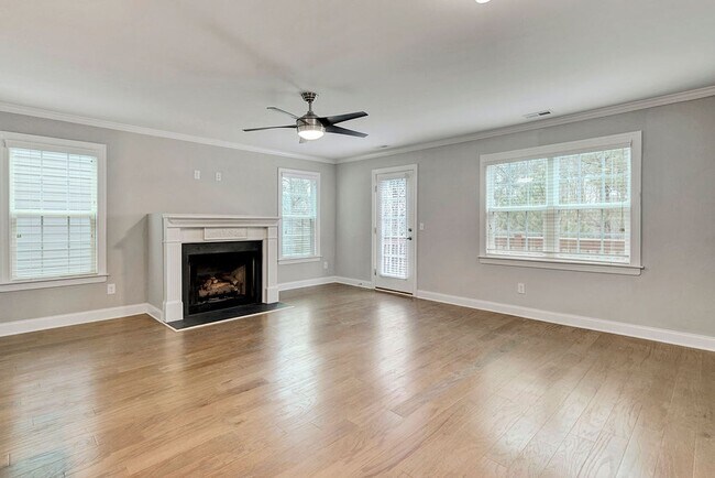 Building Photo - PRICE REDUCED - MOVE IN READY! – Gorgeous 4BR/4BA Townhome in Villages of Apex, 1 mile to DT Apex!