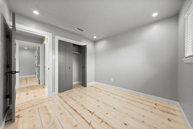 Building Photo - 9433 Singing Quail Dr