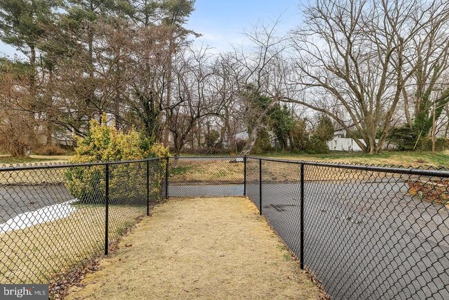 Building Photo - 339 Comly Ave