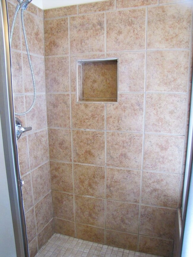 Building Photo - Spacious 3BR/2BA/2.5 CG, 2167 sq.ft. renta...