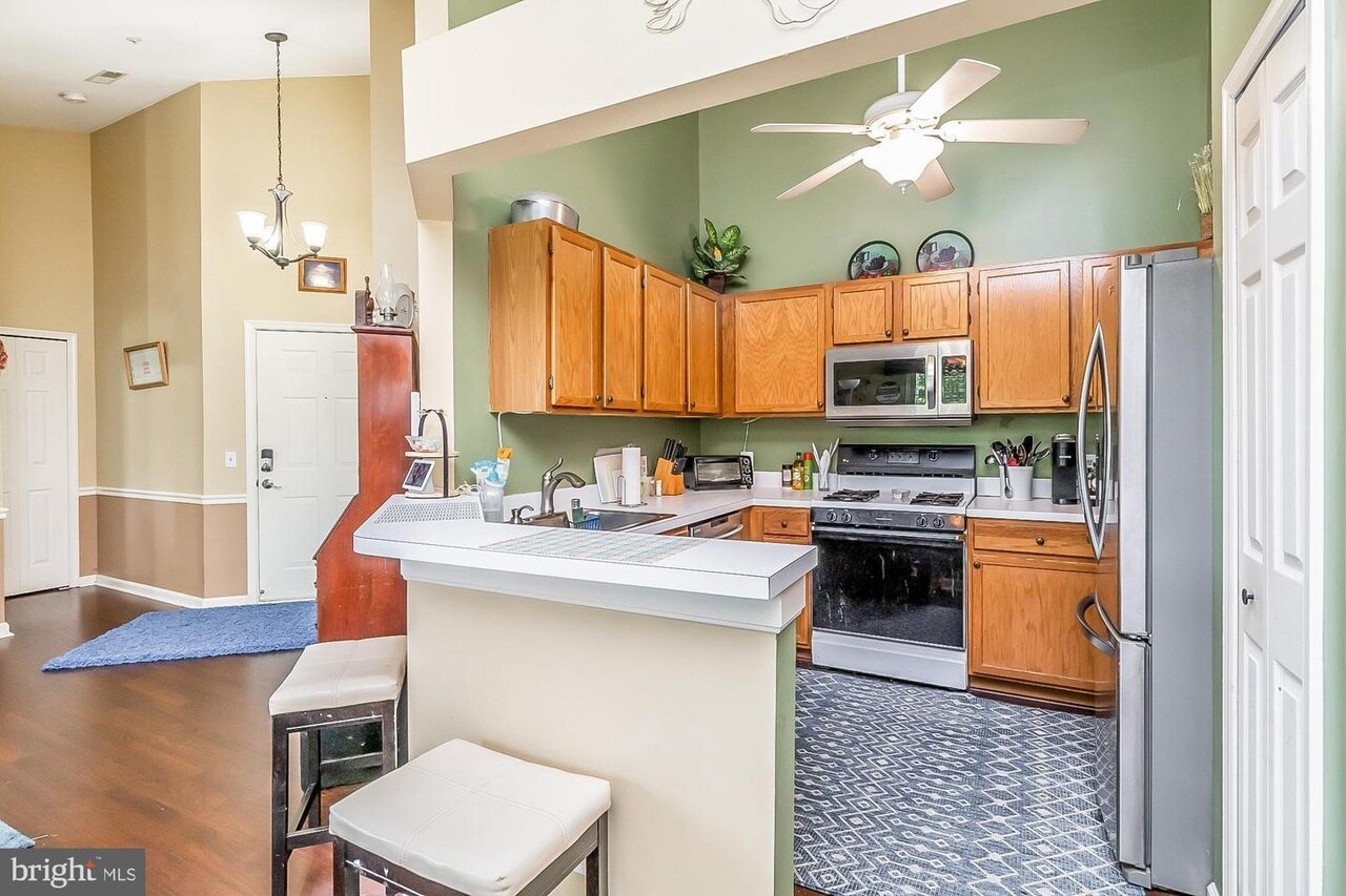 Building Photo - 1310 Sheridan Plz