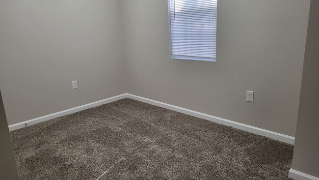 Building Photo - Cute 2 Bedroom/1.5 Bath Villa Rica Townhome