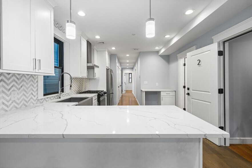 Building Photo - 225 E Eagle St